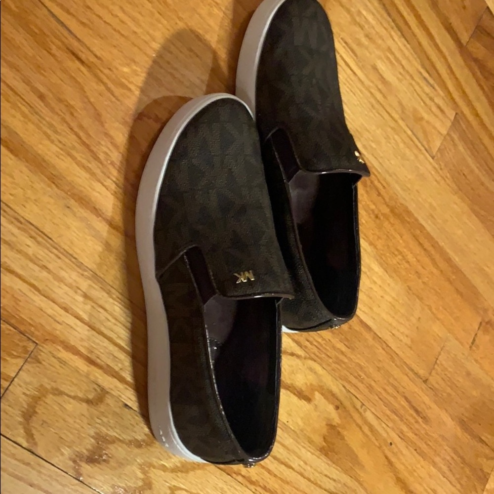 Shoes - Picture 3 of 6